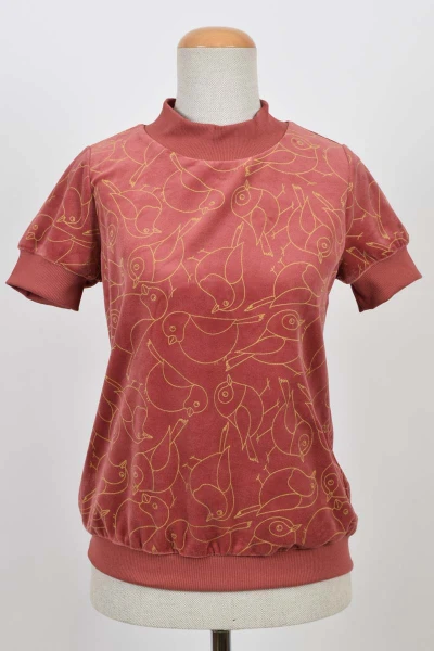 Nickisamt Shirt für Damen in Rot mit gelbem Vogelprint Ansicht Front