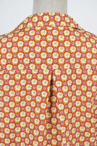 Hawaiibluse für Damen in Orange, Rot und Gelb floral gemustert Rückansicht