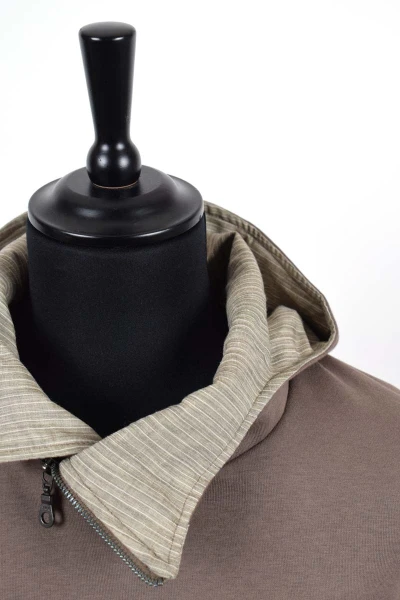 Hoodie für Herren in Cappuccino-Braun Detailansicht Kapuzeninnenfutter