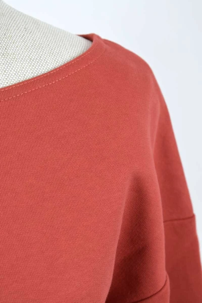 Sweatshirt für Damen aus Biobaumwolle in Orangerot Detailansicht