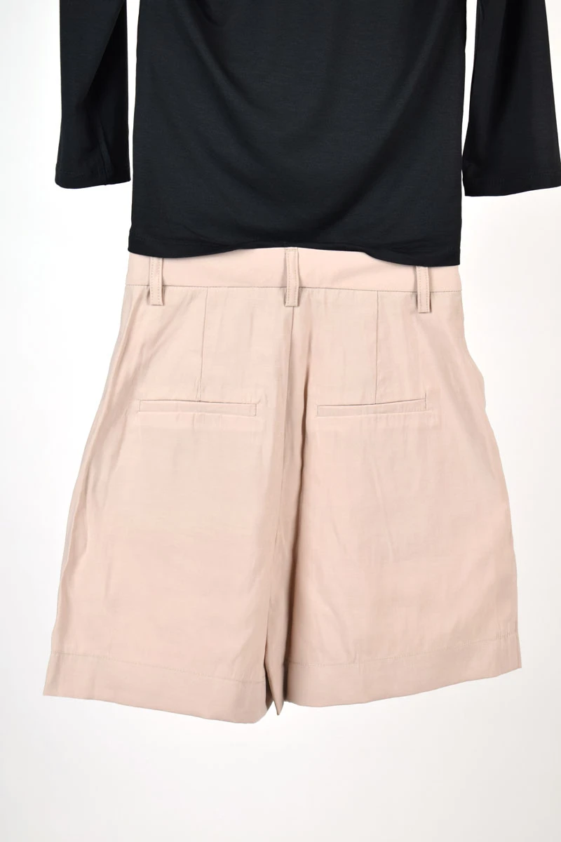 Damenshorts aus Viskose in Beige Rückansicht