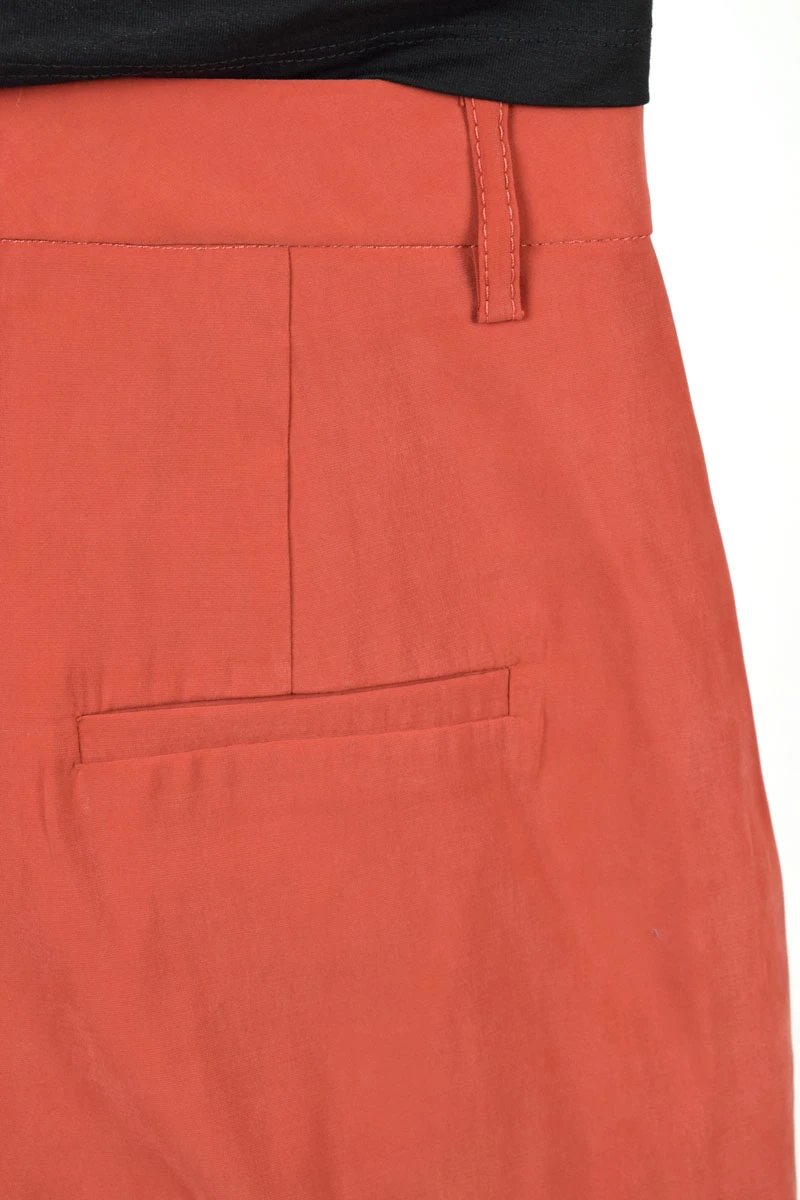 Cupro Shorts für Damen in Orangerot Rückansicht