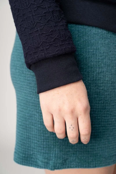 Fairer Damenblouson in Navy Detailansicht Bündchen