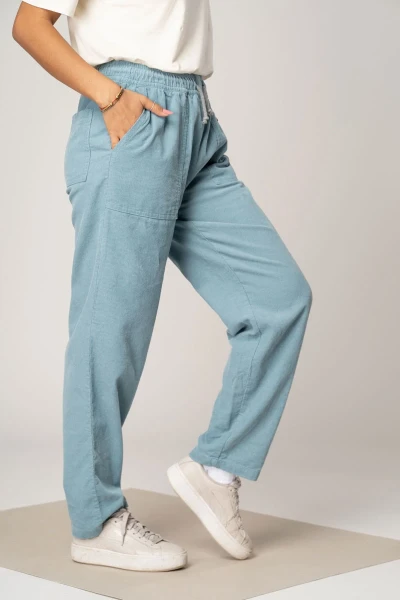 Joggpants für Damen aus Cord Hellblau Nahansicht Seite