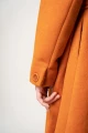 Wollmantel für Damen in Orange von Mrs.Hippie Detailansicht Knopfdetail