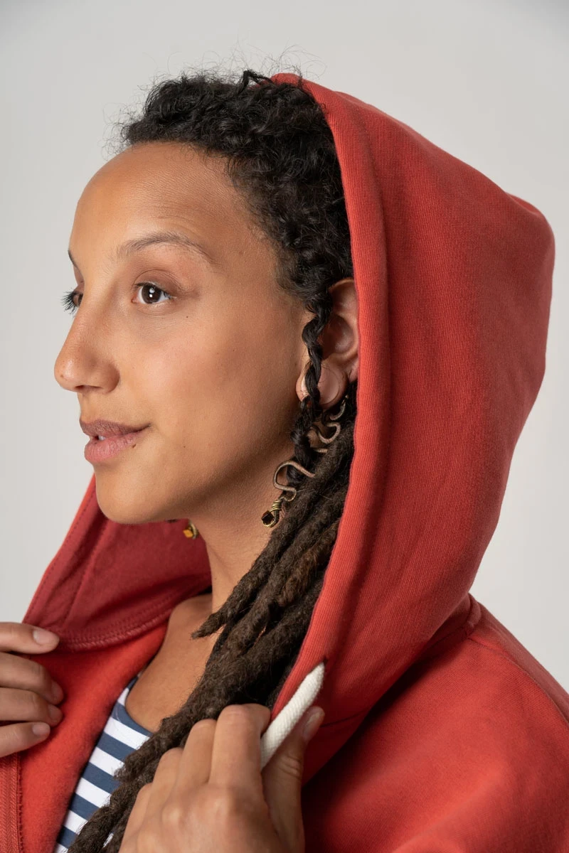 Kurze Sweatjacke aus Biobaumwolle für Damen Rot Detailansicht Kapuze