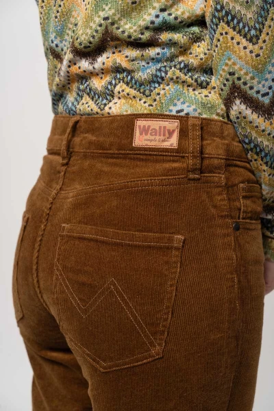 Cordhose für Damen in Braun mit weitem Bein von Wally Detailansicht Gesäßtasche