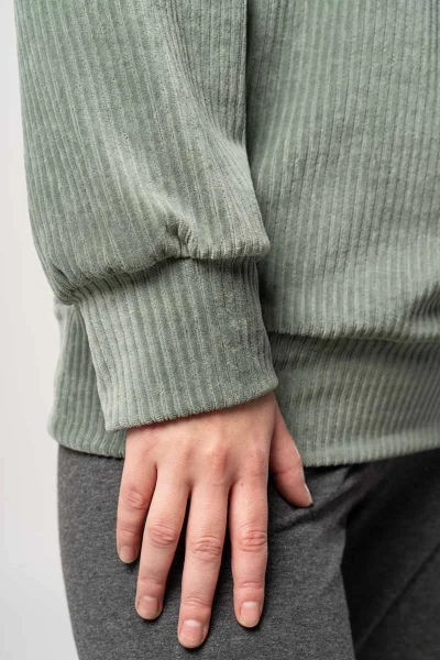 Troyer Pullover für Damen aus Jerseycord in Mintgrün von Potatoes Detailansicht Ärmelbund