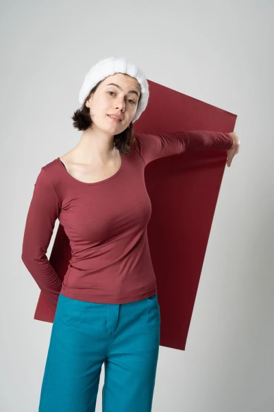 Langarmshirt aus Viskose für Damen in Weinrot Nahansicht Front