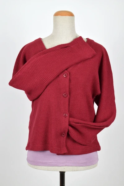 Waffelpiqué Strickjacke für Damen in Rot von Adrett Frontansicht