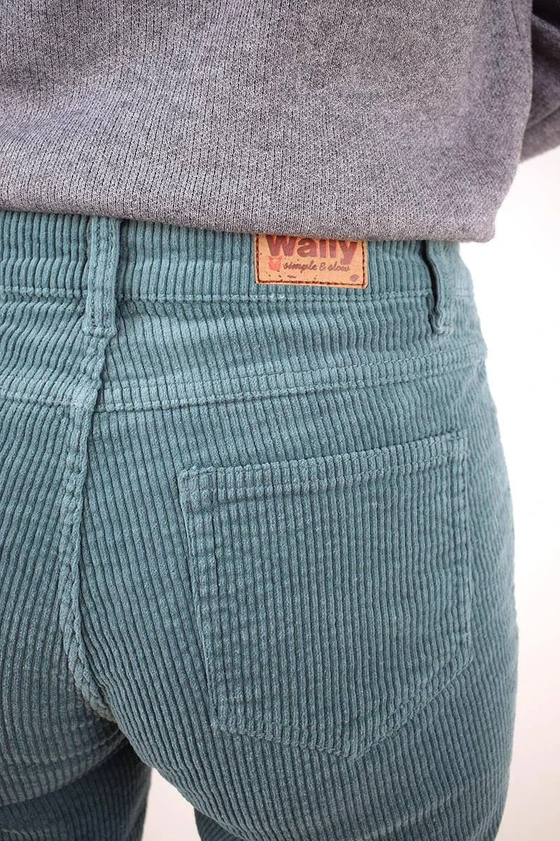 Breitcordhose für Damen in Türkis von Wally Detailansicht Gesäßtasche