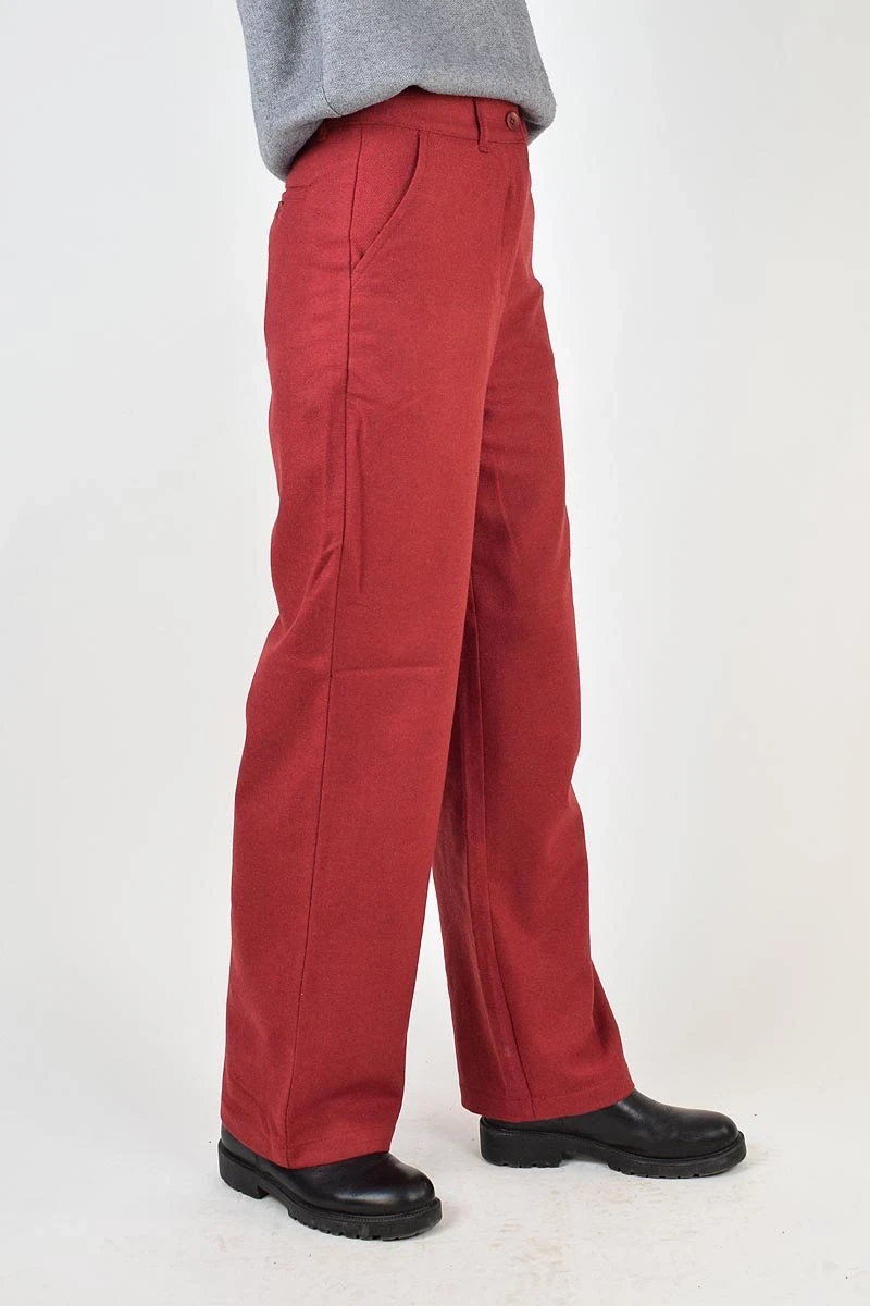 Wollhose für Damen in Rot, weites Bein im Wide Leg Schnitt von Wally Seitenansicht rechts