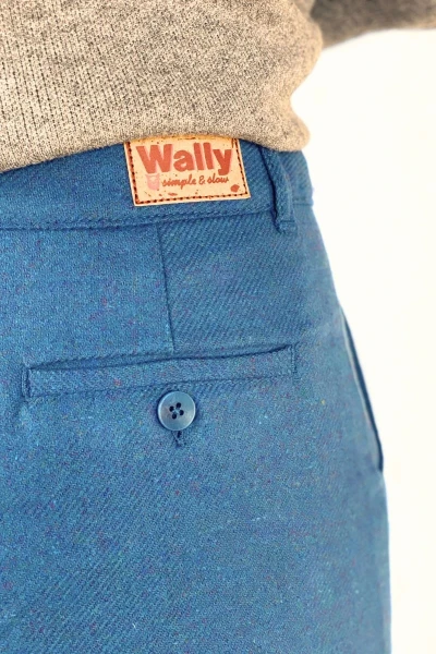 Wollhose für Damen Wide Leg mit weitem Bein in Blau von Wally Detailansicht Label-Etikett hinten