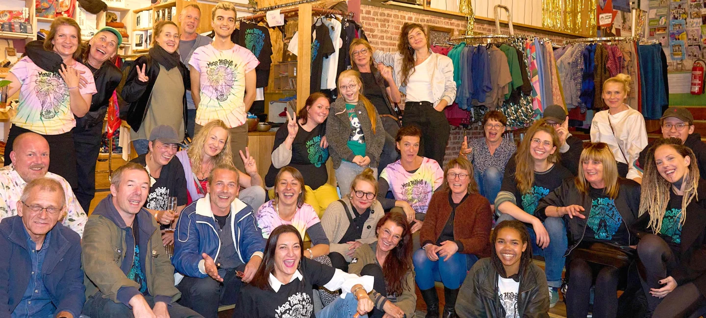 Mrs.Hippie Team Vorstellung Mitarbeiter Gruppenbild von allen Mitarbeitern